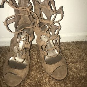 Meet your Posher, Mia